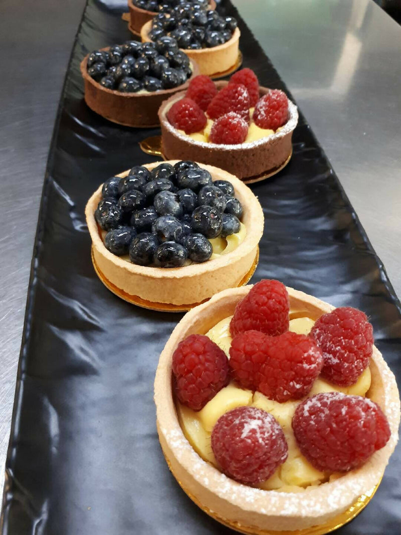 Freshly made tartelettes with mixed berries (a box of 6)